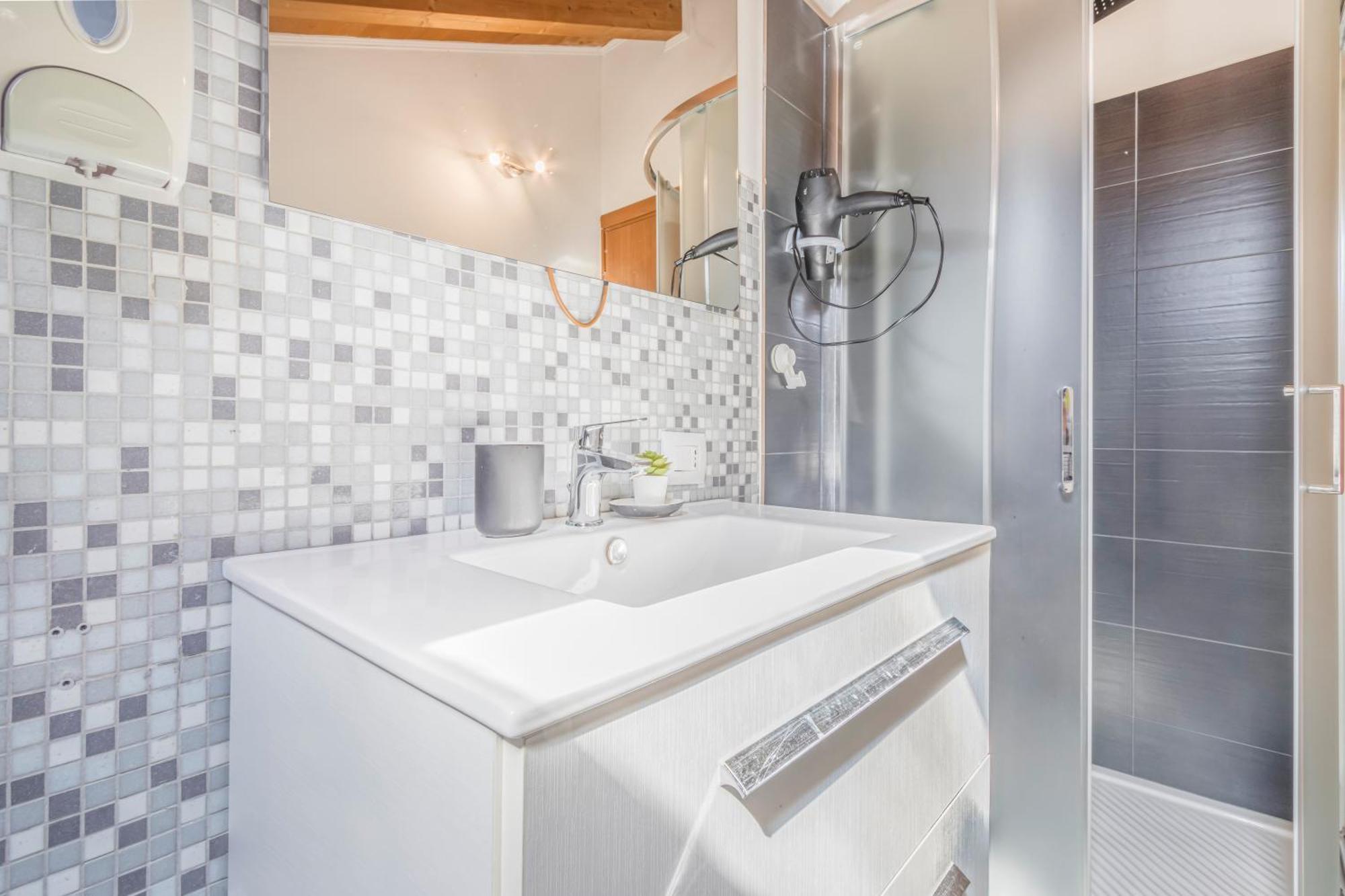 Apartamento Stazione 200M - Wifi - Aria Condizionata - Smart Tv Parma Exterior foto
